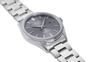 ORIENT STAR: Mechanical Contemporary Watch, Metal Strap - 42.0mm (RE-AU0404N)