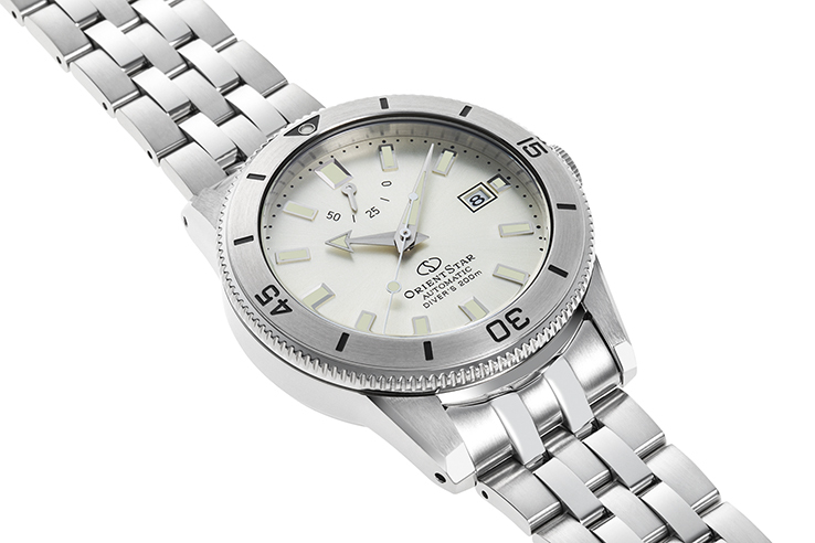 ORIENT STAR: Mechanical Sports Watch, Metal Strap - 41.0mm (RE-AU0502S) Limited
