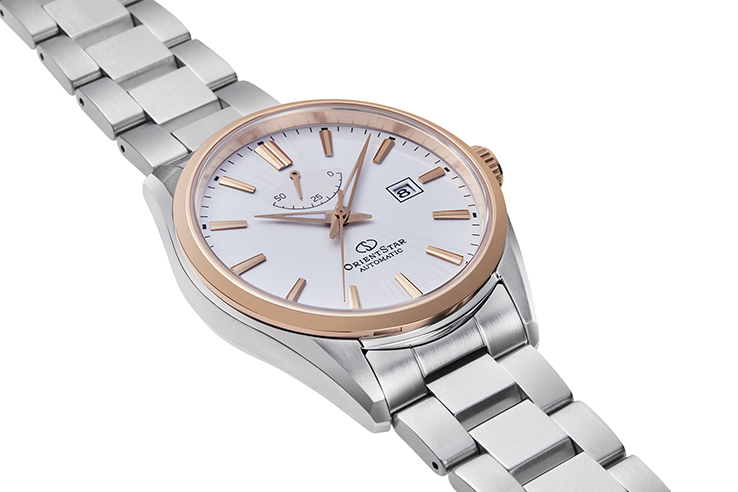 ORIENT STAR: Mechanical Contemporary Watch, Metal Strap - 42.0mm (RE-AU0401S)