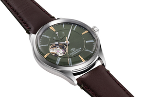 ORIENT STAR: Mechanical Classic Watch, Leather Strap - 40.4mm (RE-AT0202E)