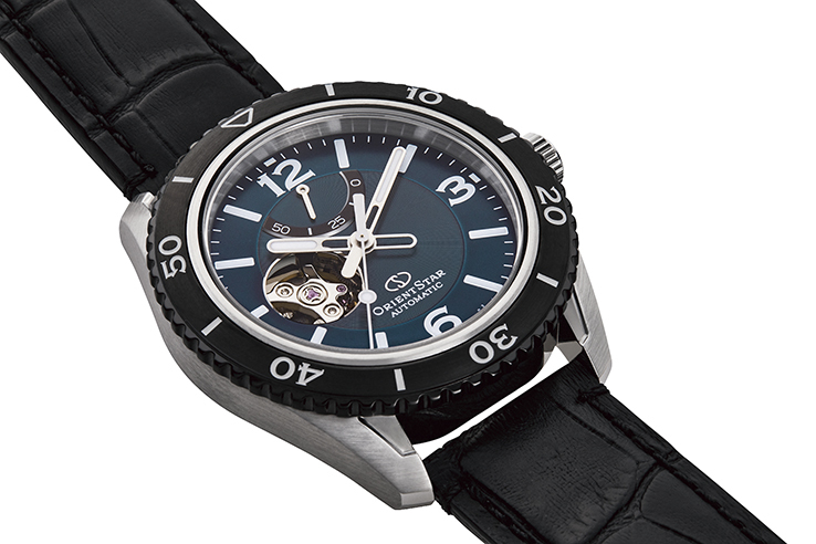ORIENT STAR: Mechanical Sports Watch, Leather Strap - 43.2mm (RE-AT0104E)