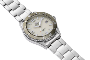 ORIENT: Quartz Sports Watch, Metal Strap - 39.9mm (RA-WJ0003S)