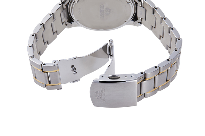 ORIENT: Quartz Sports Watch, Metal Strap - 42mm (RA-KV0003S)