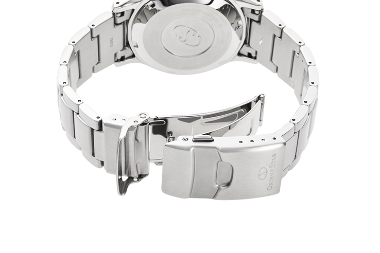 ORIENT STAR: Mechanical Sports Watch, Metal Strap - 43.6mm (RE-AU0301B)