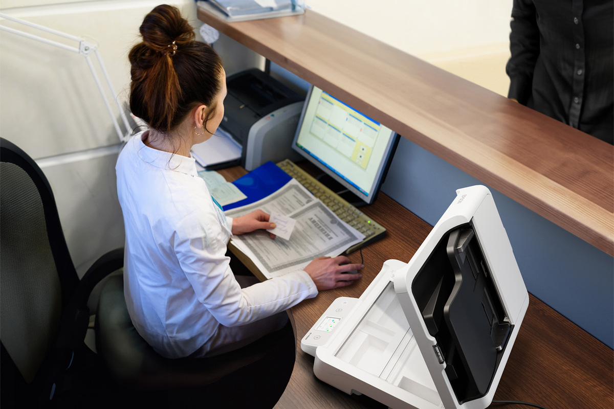 Epson DS-1760WN Network Flatbed Color Duplex Document Scanner with Wireless/Ethernet Connectivity and Auto Document Feeder