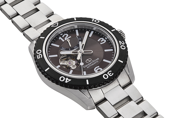 ORIENT STAR: Mechanical Sports Watch, Metal Strap - 43.2mm (RE-AT0102Y)