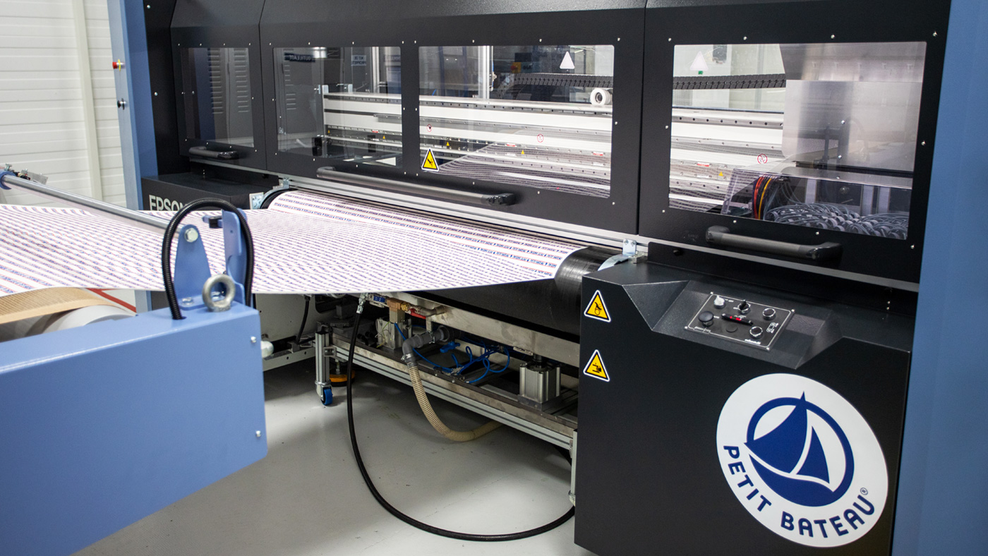 A view of a Monna Lisa ML-8000 being used at Petit Bateau.