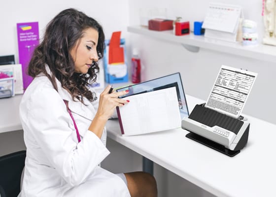A pharmacist scans a document with the DS-C490