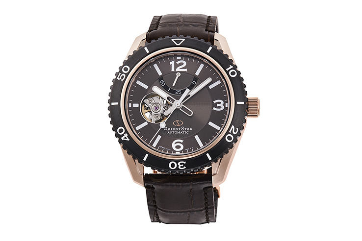 ORIENT STAR: Mechanical Sports Watch, Leather Strap - 43.2mm (RE-AT0103Y)