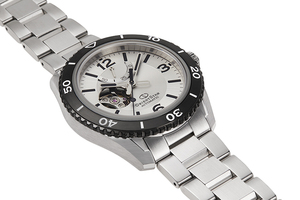 ORIENT STAR: Mechanical Sports Watch, Metal Strap - 43.2mm (RE-AT0107S)