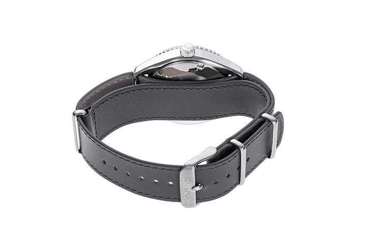 ORIENT: Mechanical Sports Watch, Leather Strap - 39.9mm  (RA-AC0Q07V)