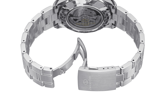 ORIENT STAR: Mechanical Contemporary Watch, Metal Strap - 39.3mm (RE-AT0003S)